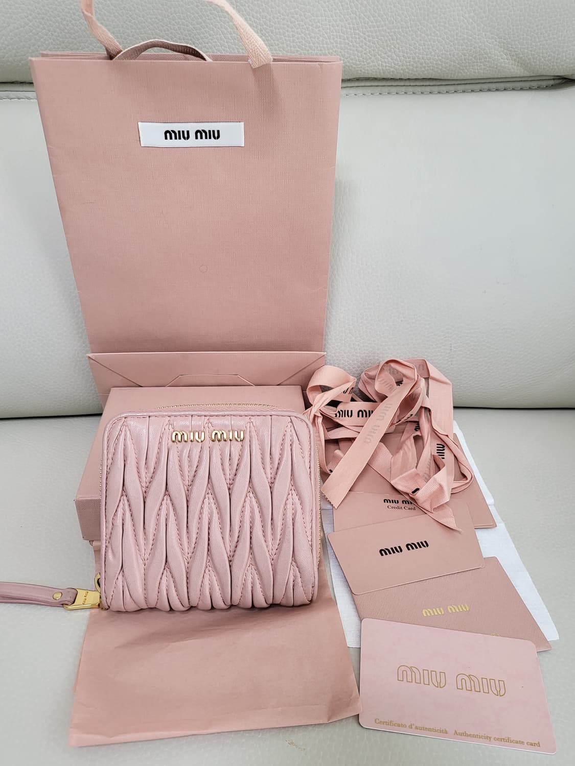 미우미우 반지갑  상품이미지1