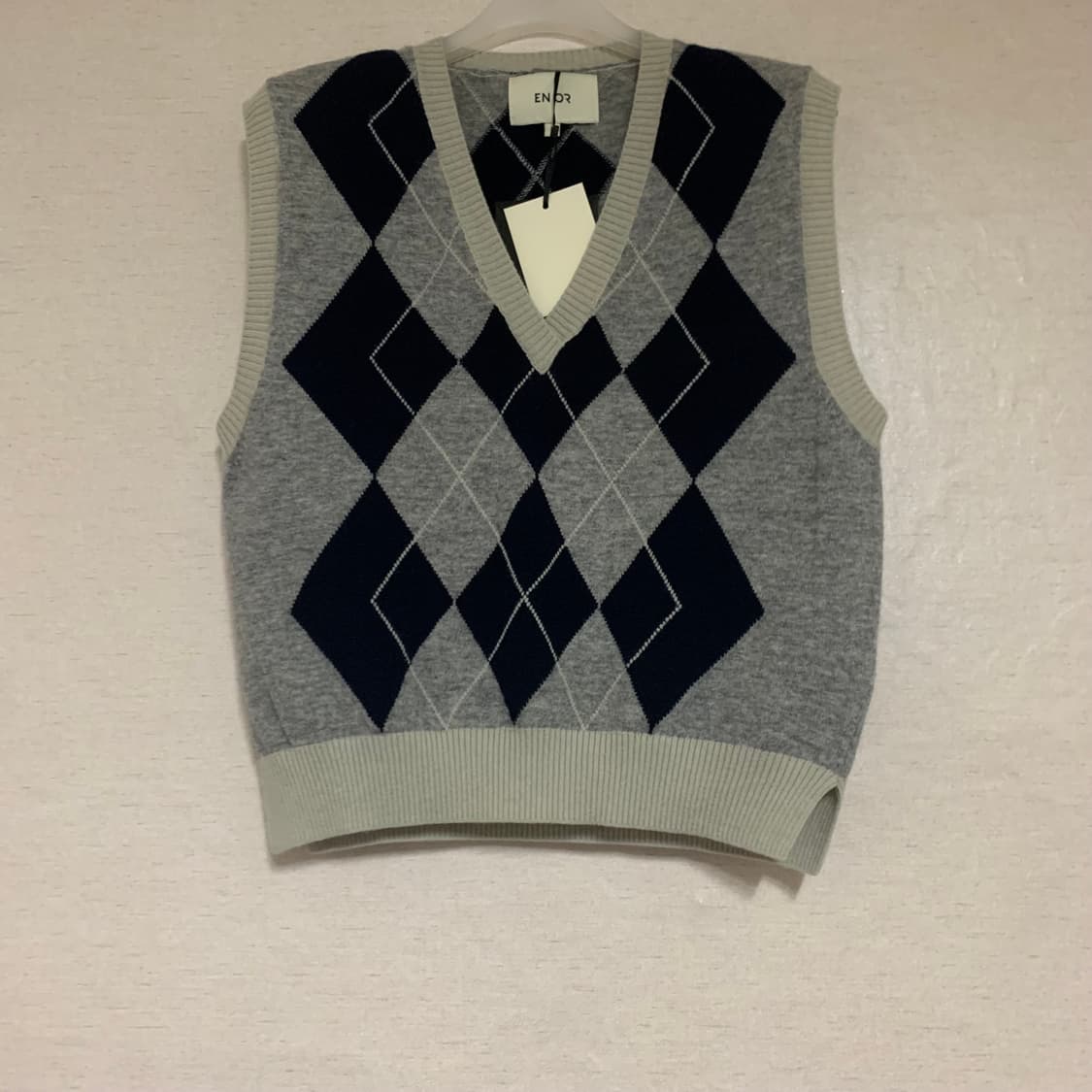 택O) [s] 엔오르 아가일 패턴 베스트 그레이 [제니, 나연 착용] 상품이미지8