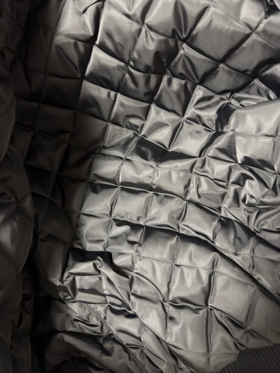 프라다 25FW 리나일론 봄버 정품 M사이즈 상품이미지4