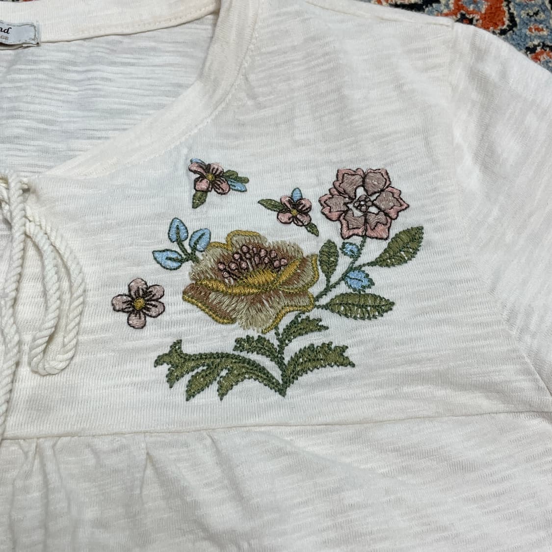 써스데이아일랜드 자수 태슬 아이보리 티셔츠 여성M 상품이미지5