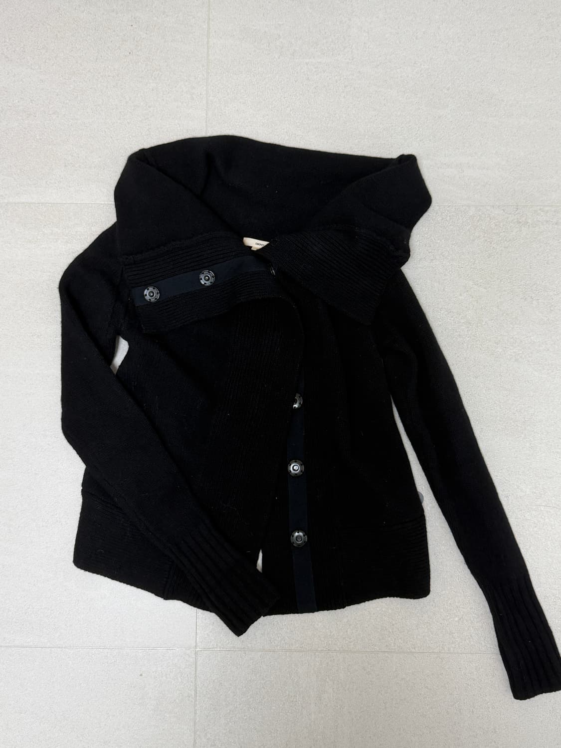 하이넥 버튼 니트 오프숄더 button offshoulder 상품이미지3