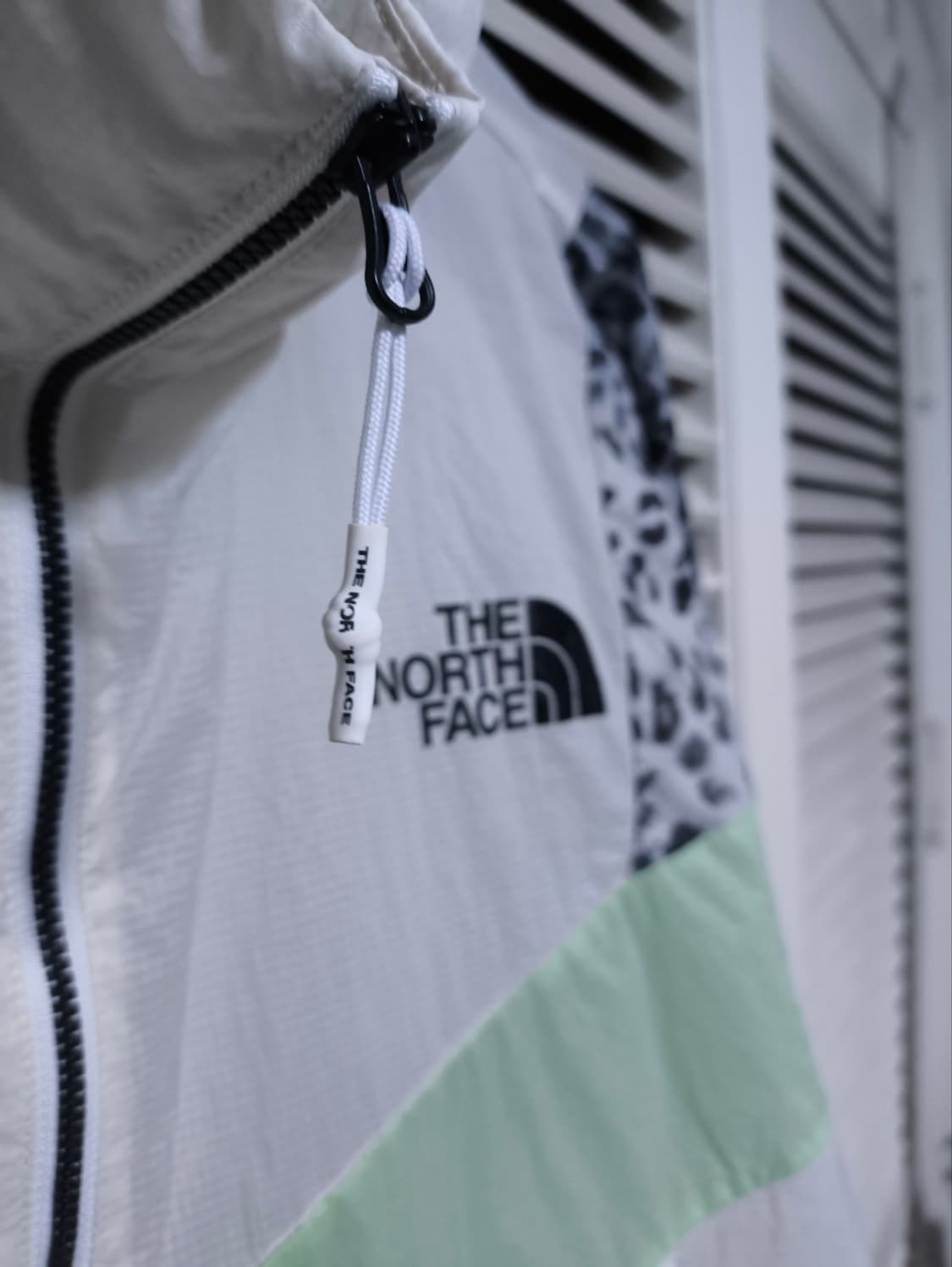 100 노스페이스 나일론 경량 바람막이 등산복 상품이미지4