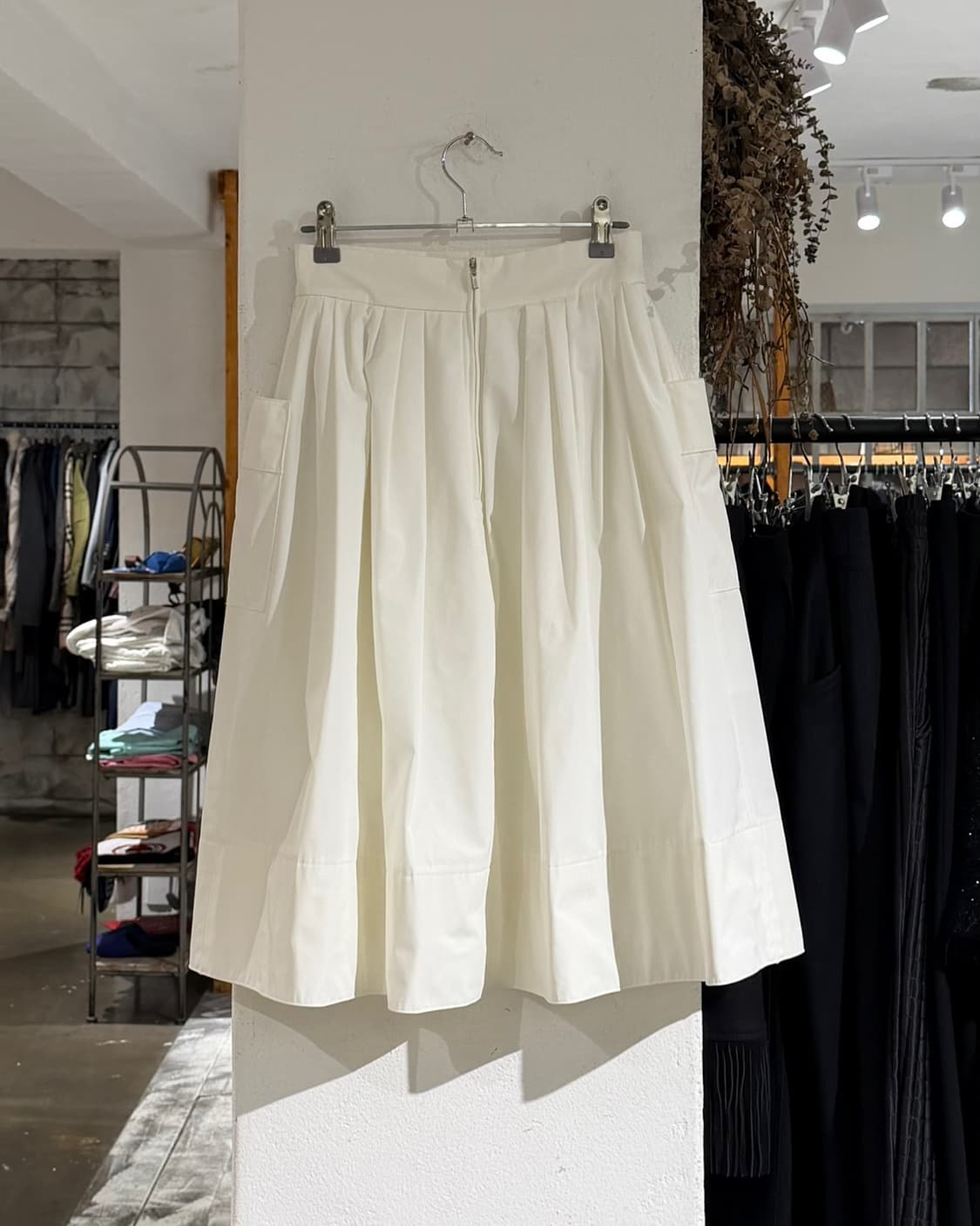 폭시 뉴욕 화이트 포켓 플레어 미디 스커트 상품이미지4