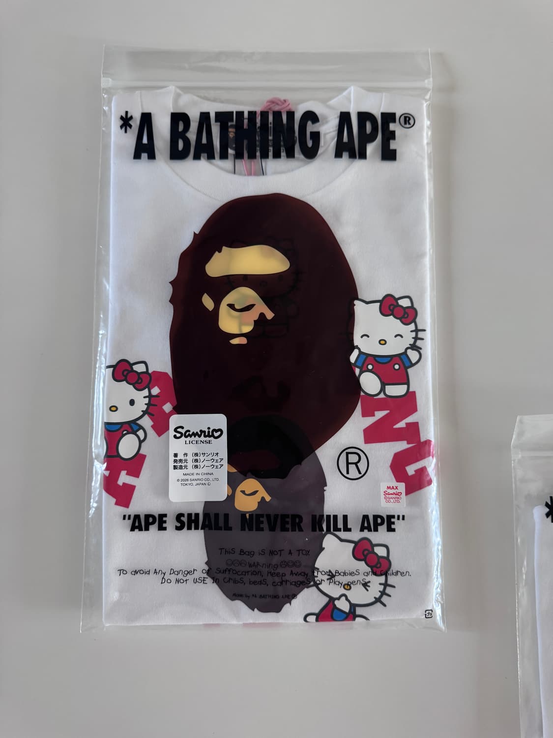 베이프 산리오 헬로키티 상품이미지1