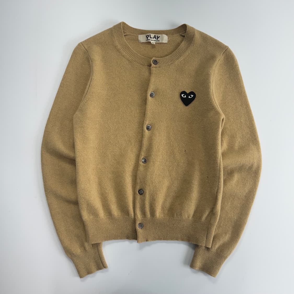 Comme des garcons 꼼데가르송 블랙 와펜 베이지 가디건  상품이미지3