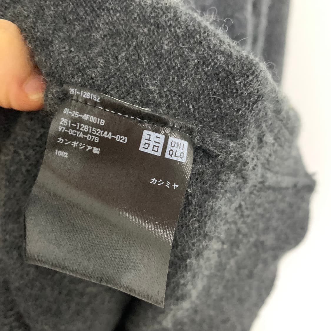 유니클로 캐시미어 100 긴팔 빈티지 브이넥 니트 차콜 XL 상품이미지5