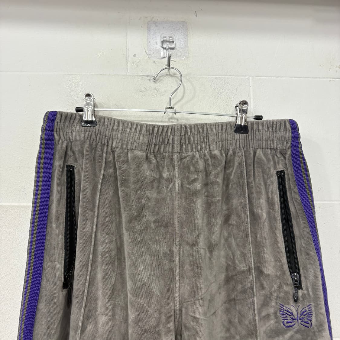 니들스 내로우 트랙팬츠 벨루어 헤더 그레이 상품이미지2