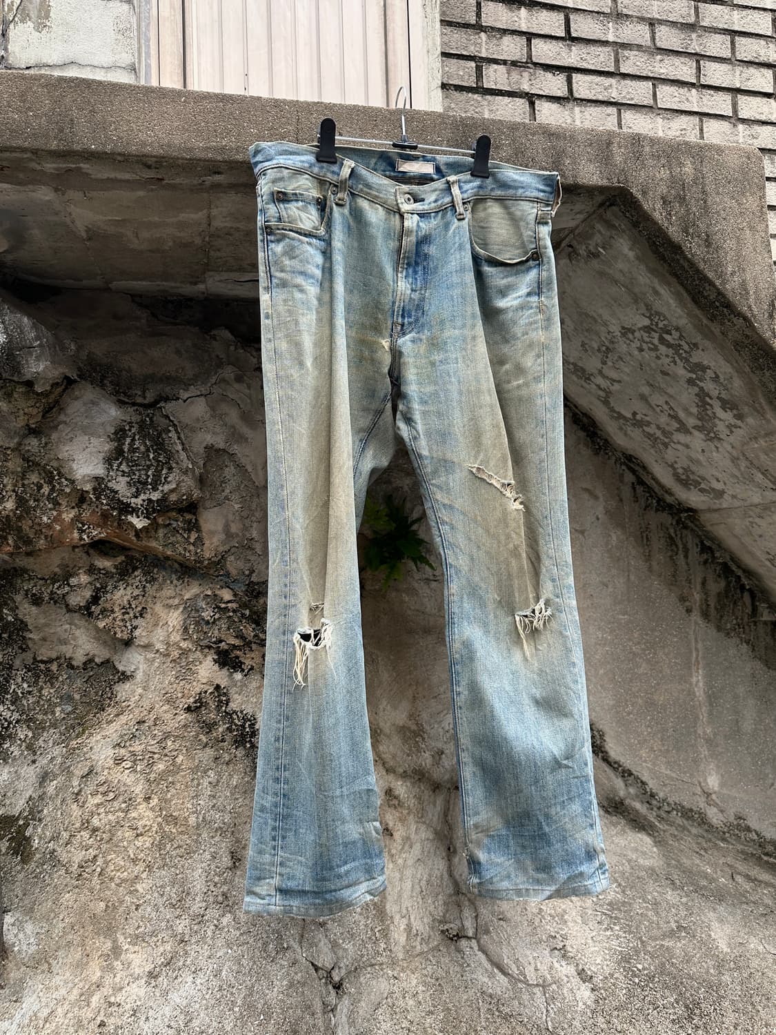 Dirty washing distressed jeans 상품이미지1