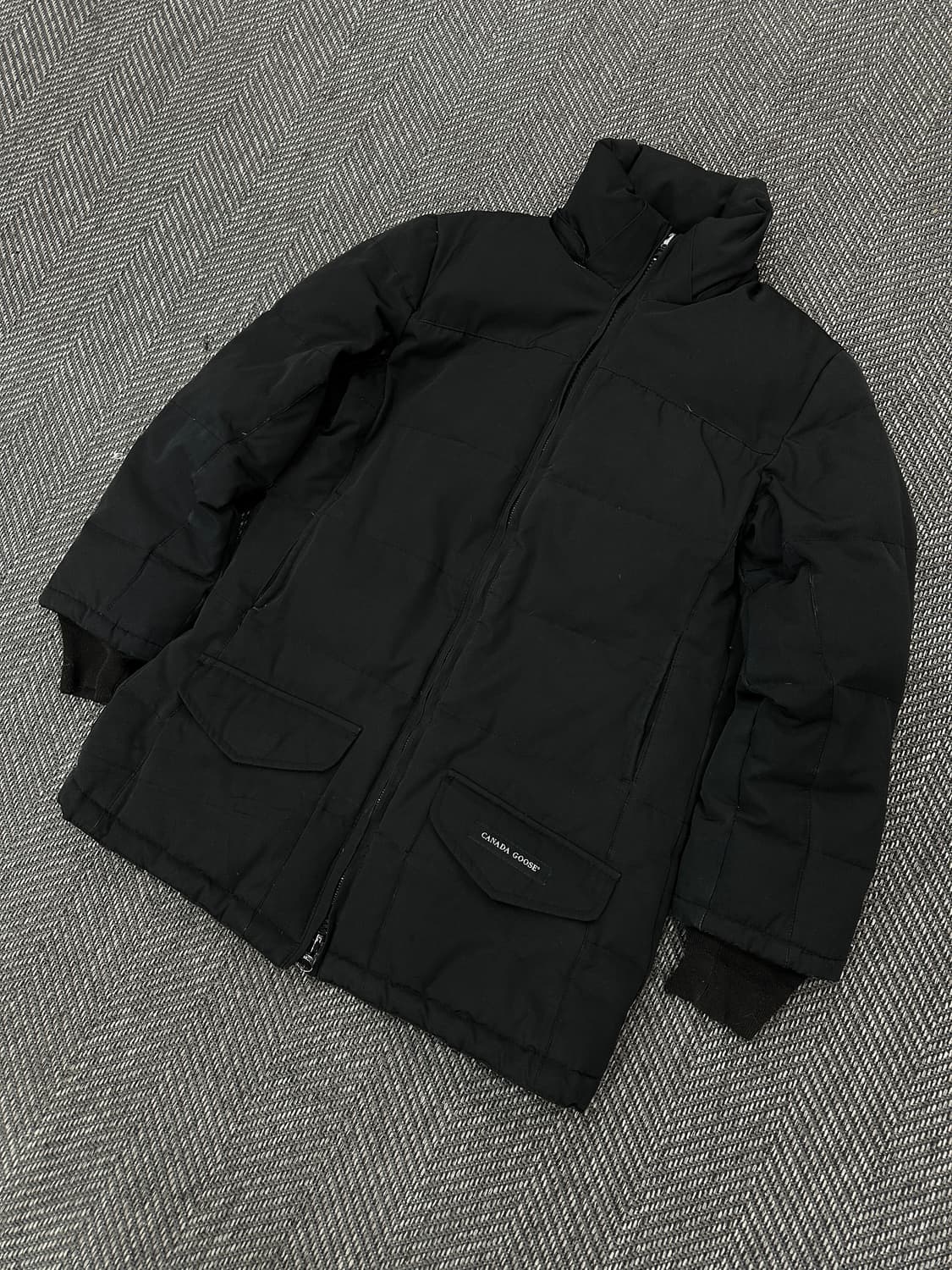캐나다구스 패딩 블랙 상품이미지2