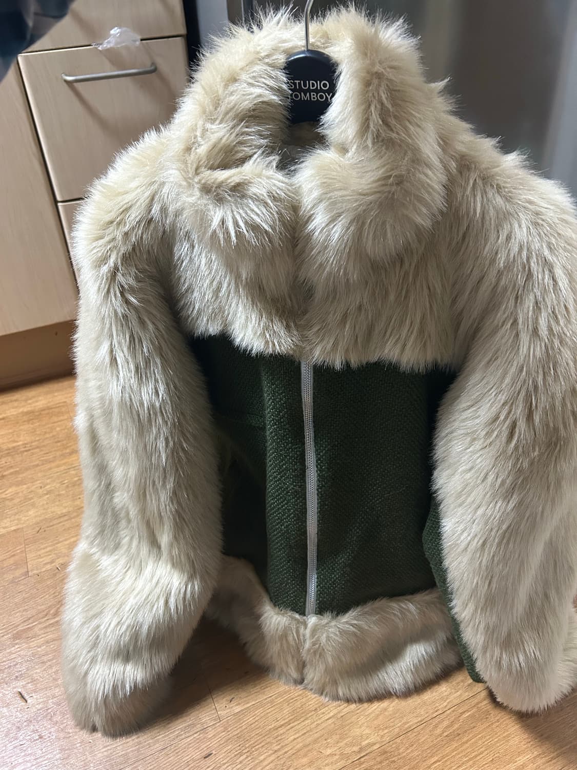 오들리워크샵 퍼자켓 브라운 판매해요 상품이미지5