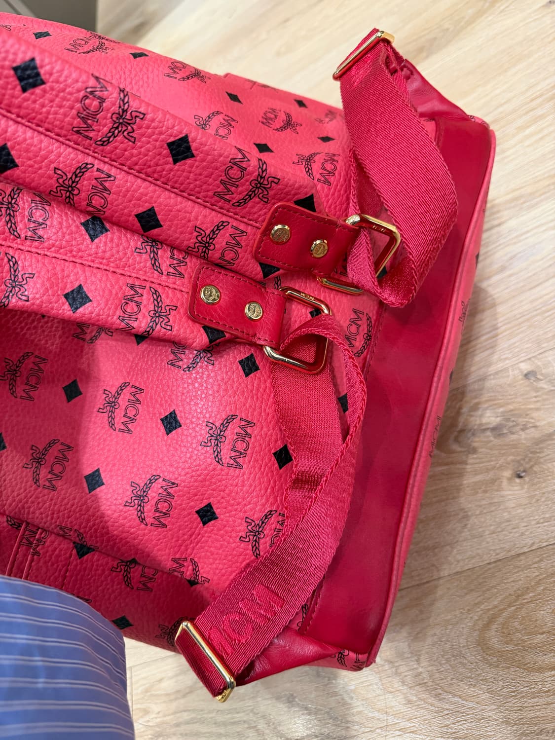 엠씨엠 비세토스 백팩 레드 상품이미지4