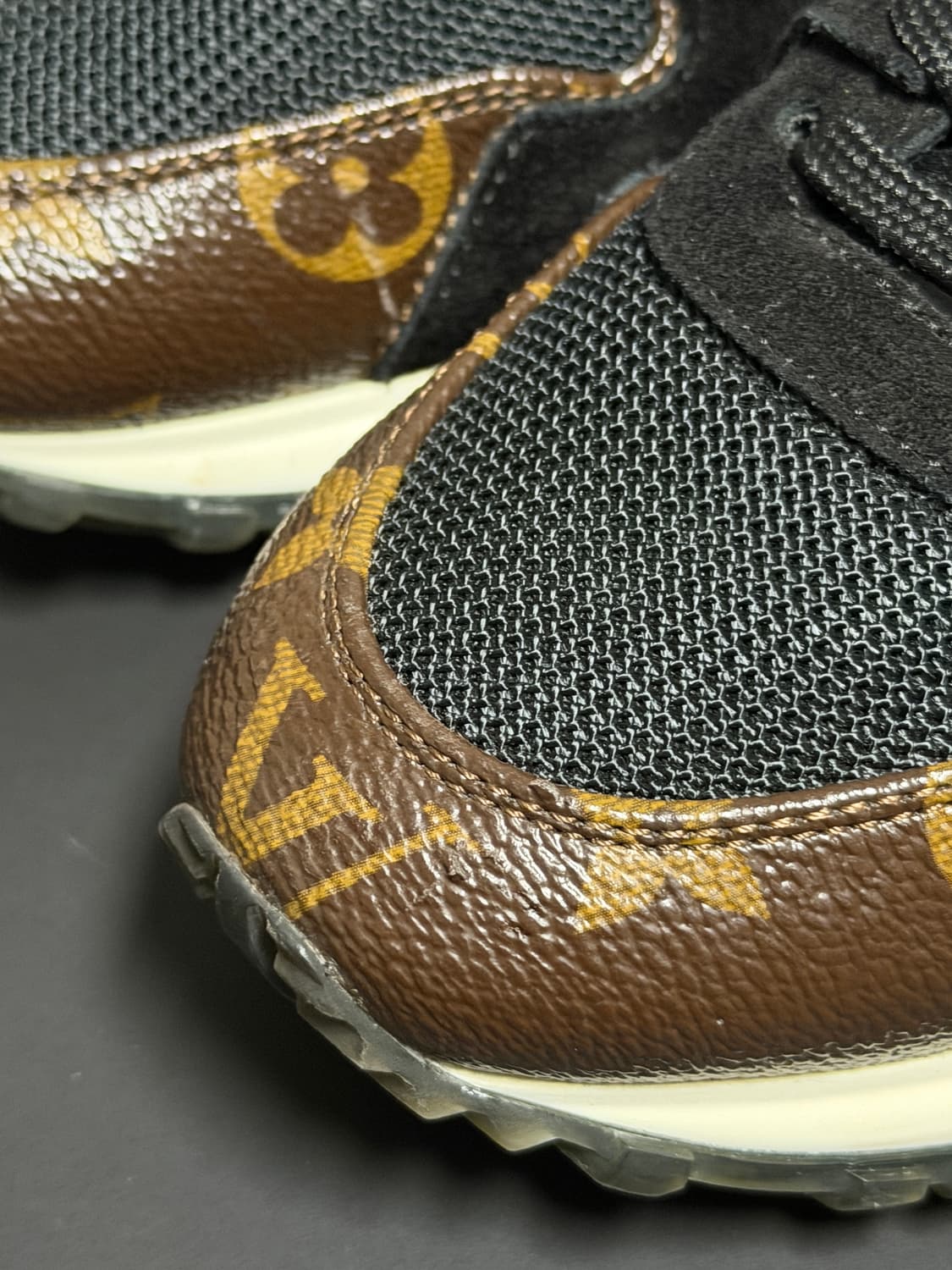 루이비통 런어웨이 모노그램 스니커즈 여성 운동화 35 1/2 사이즈 상품이미지5