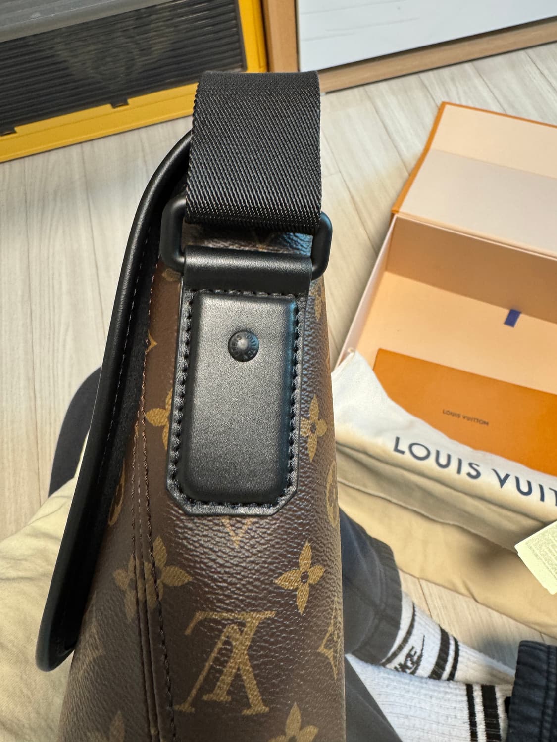 루이비통 마그네틱 메신저 M45557  상품이미지3