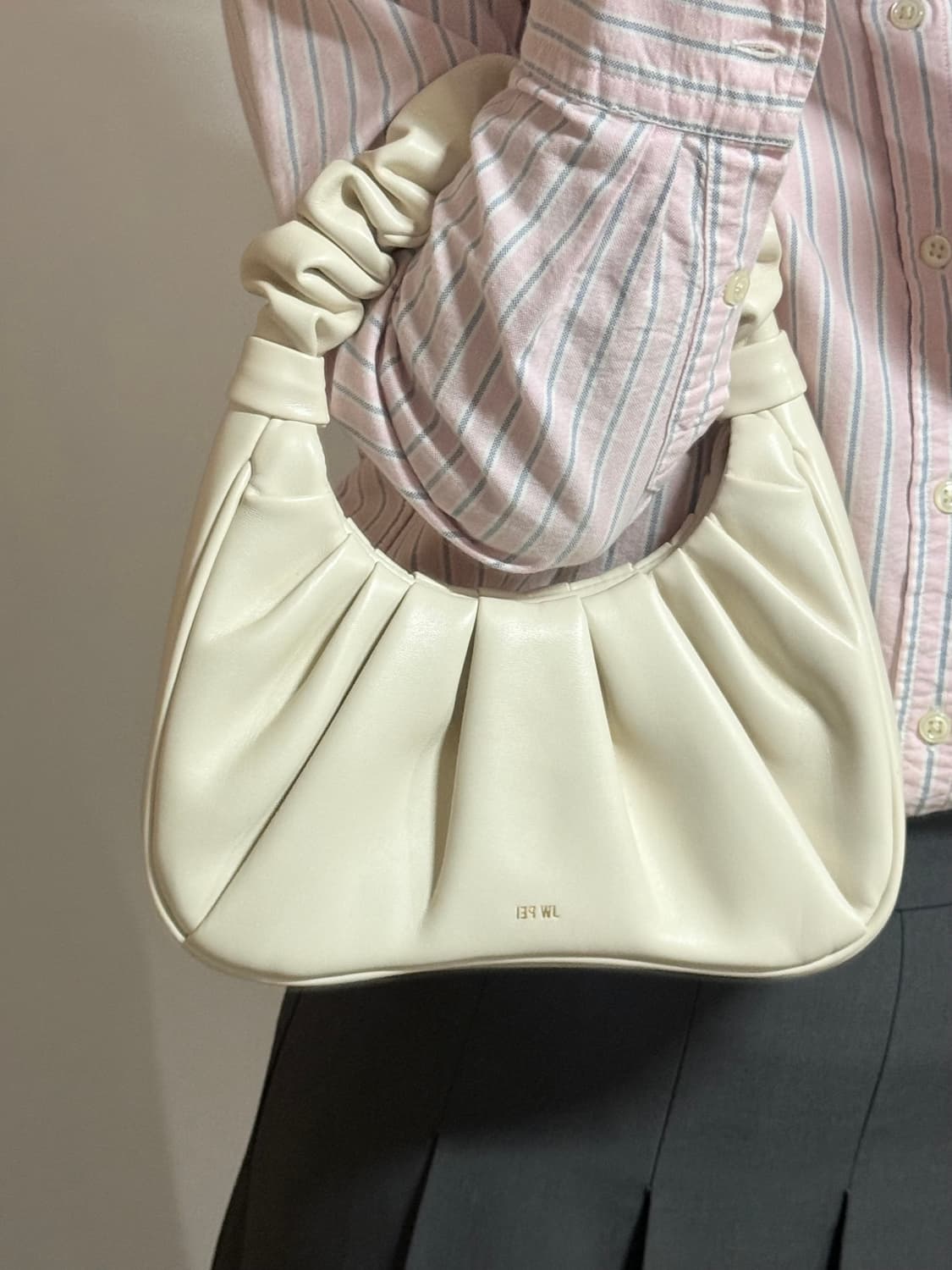 JW PEI 쥬 페이 가비 셔링 호보백 상품이미지2