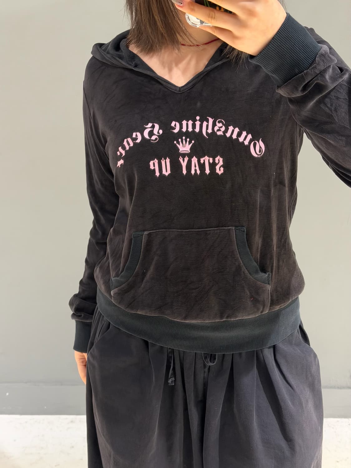 lettering detail velvet hood sleeve 상품이미지3