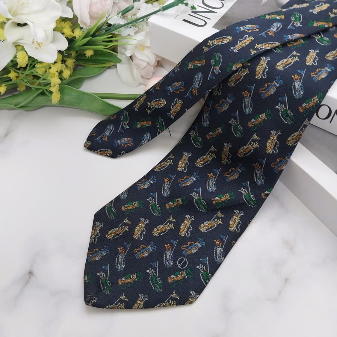 던힐 실크 네이비 골프채 패턴 넥타이 9cm A등급 K840
 상품이미지3