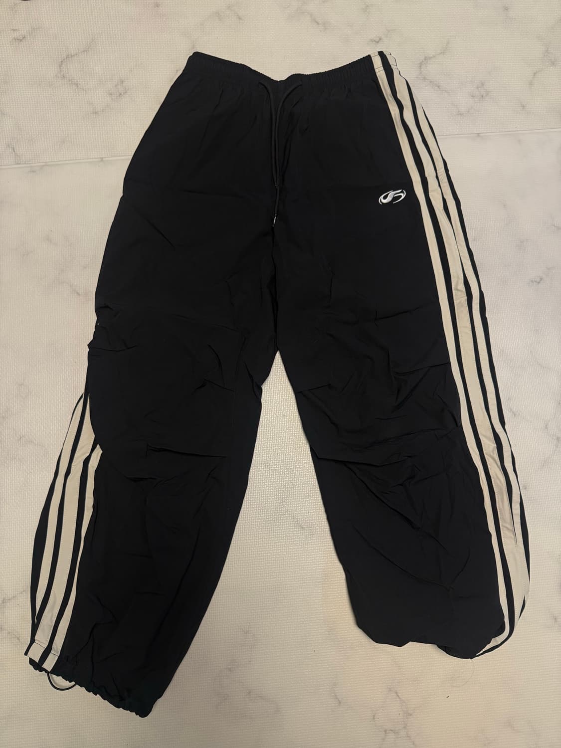 필루미네이트 나일론 투 턱 테이핑 팬츠 블랙 상품이미지2