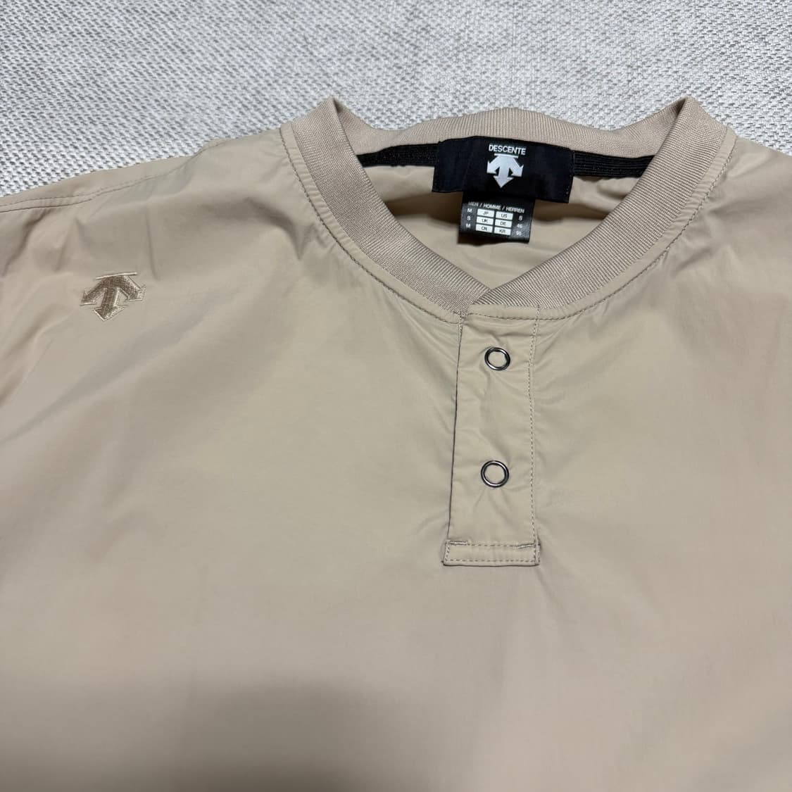 데상트 DUALIS 풀오버 웜업 상품이미지2