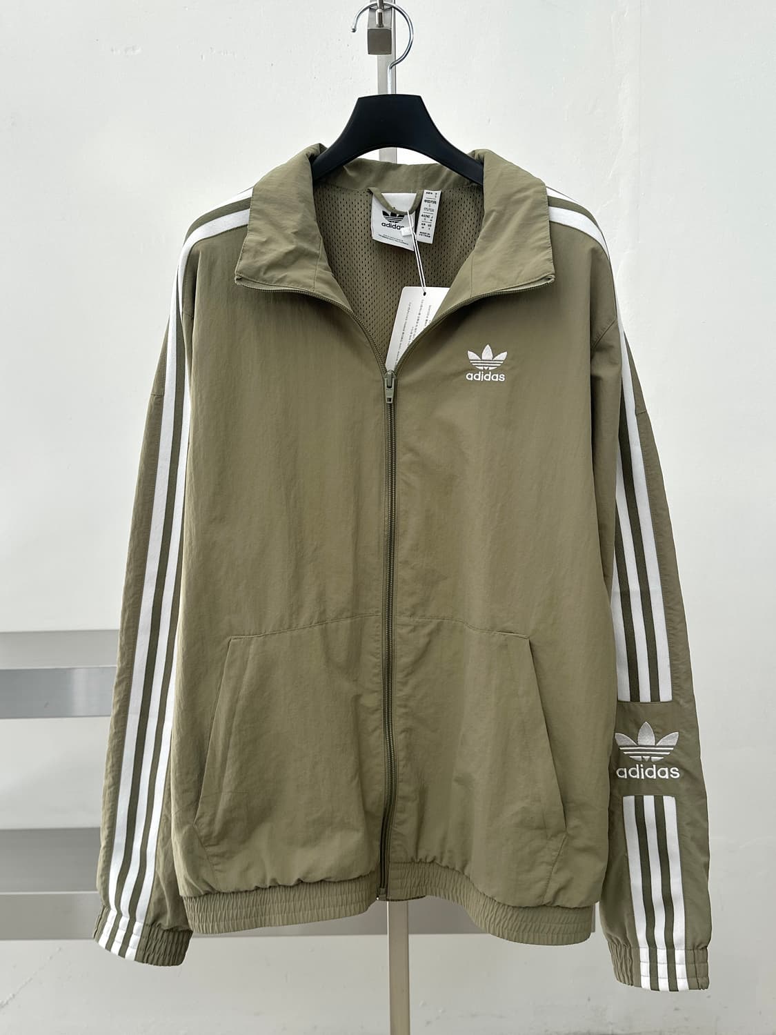 아디다스 올리브카키 락업 트랙탑  상품이미지4