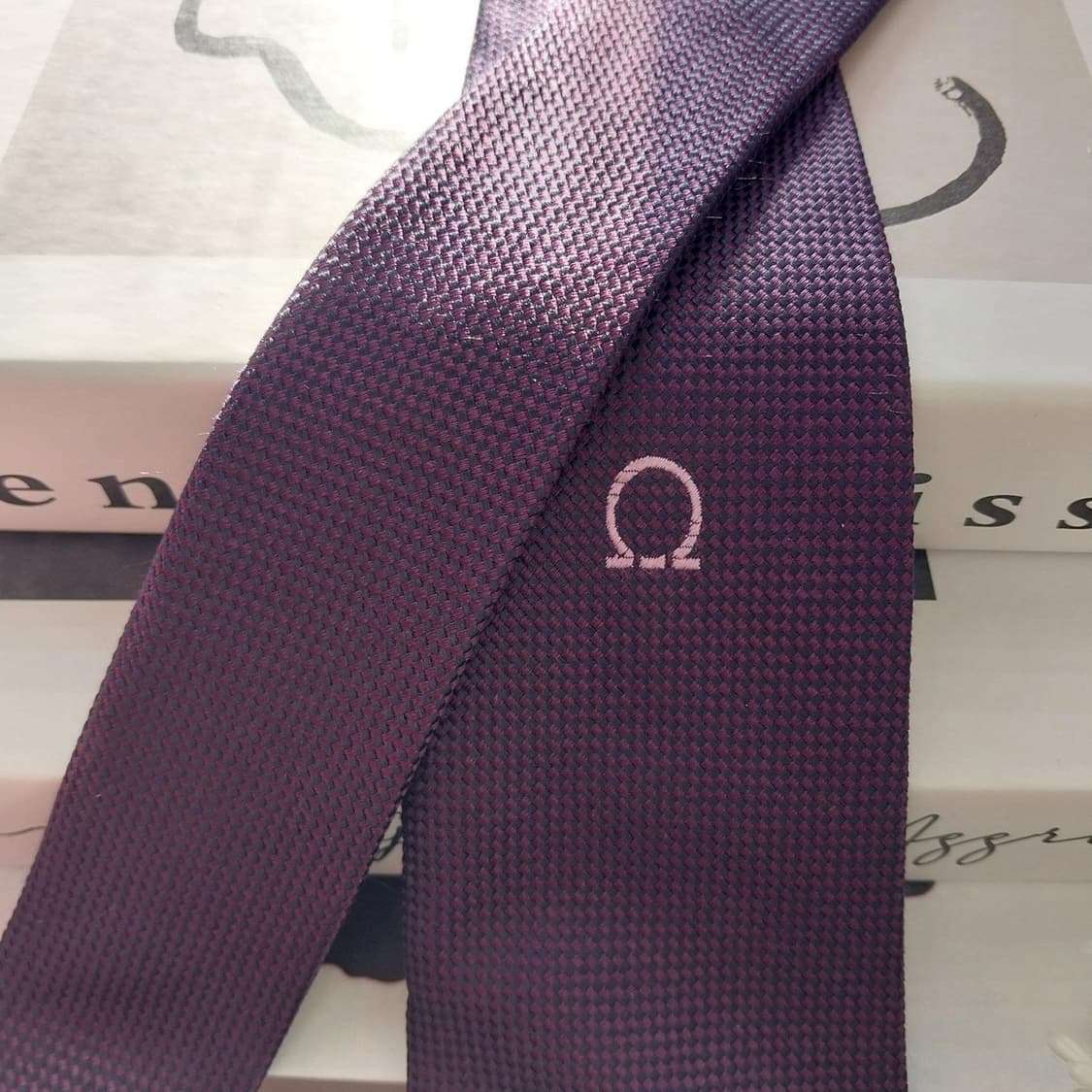 페라가모 실크 퍼플 자수 로고 넥타이 8.3cm A+등급 K1504
 상품이미지5