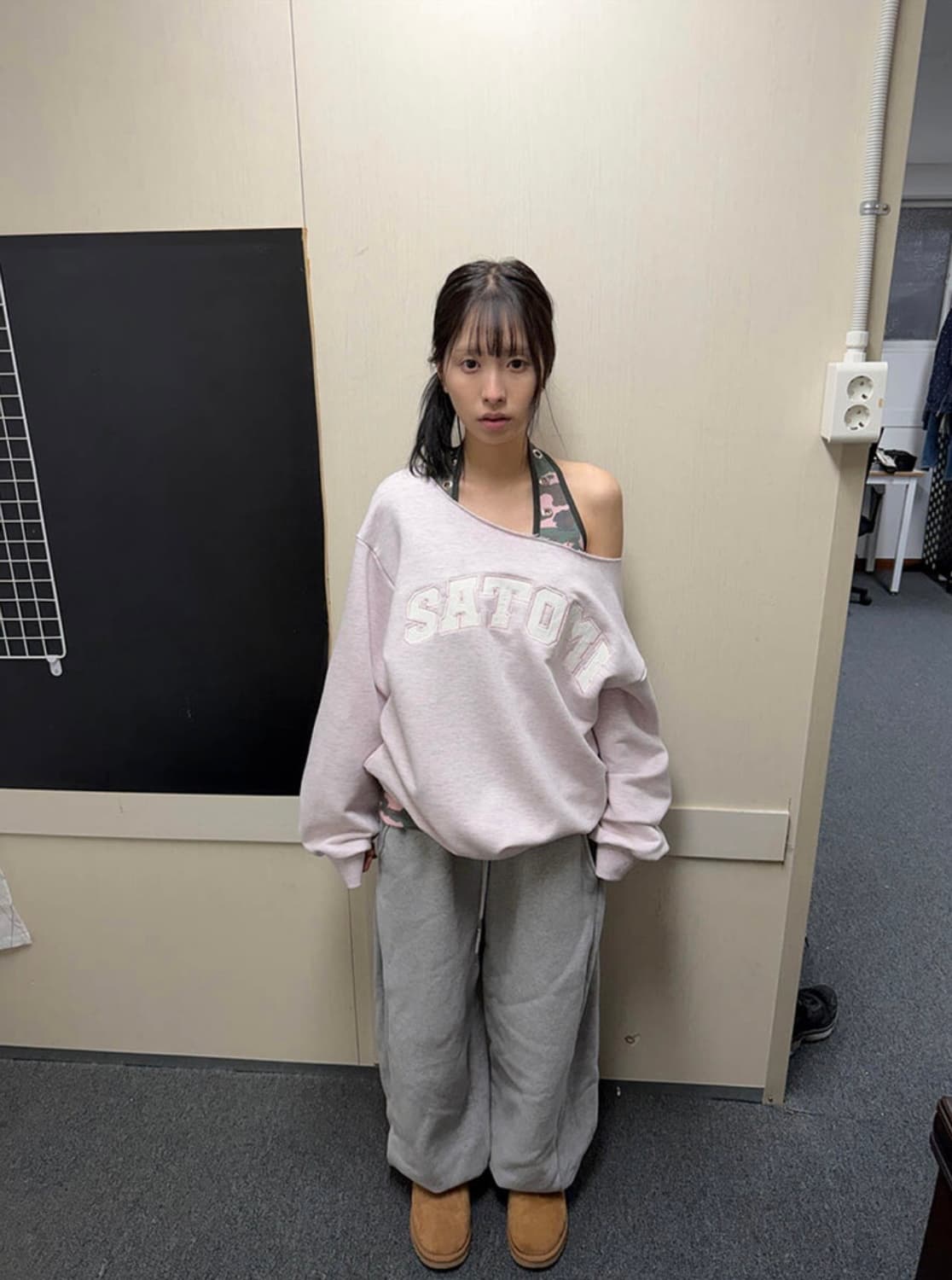 사토미라디오 맨투맨 One-shoulder patchwork MTM 상품이미지2