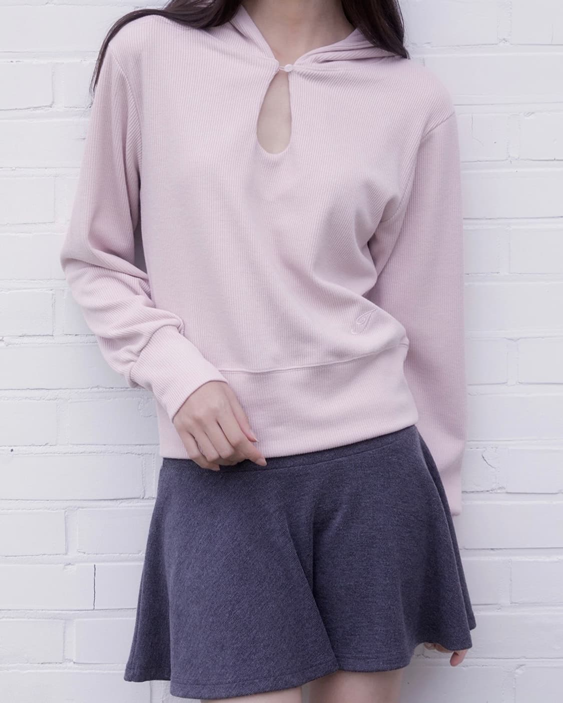 이너뮤지엄 Classic Cut-out Crop Hood Top 상품이미지2