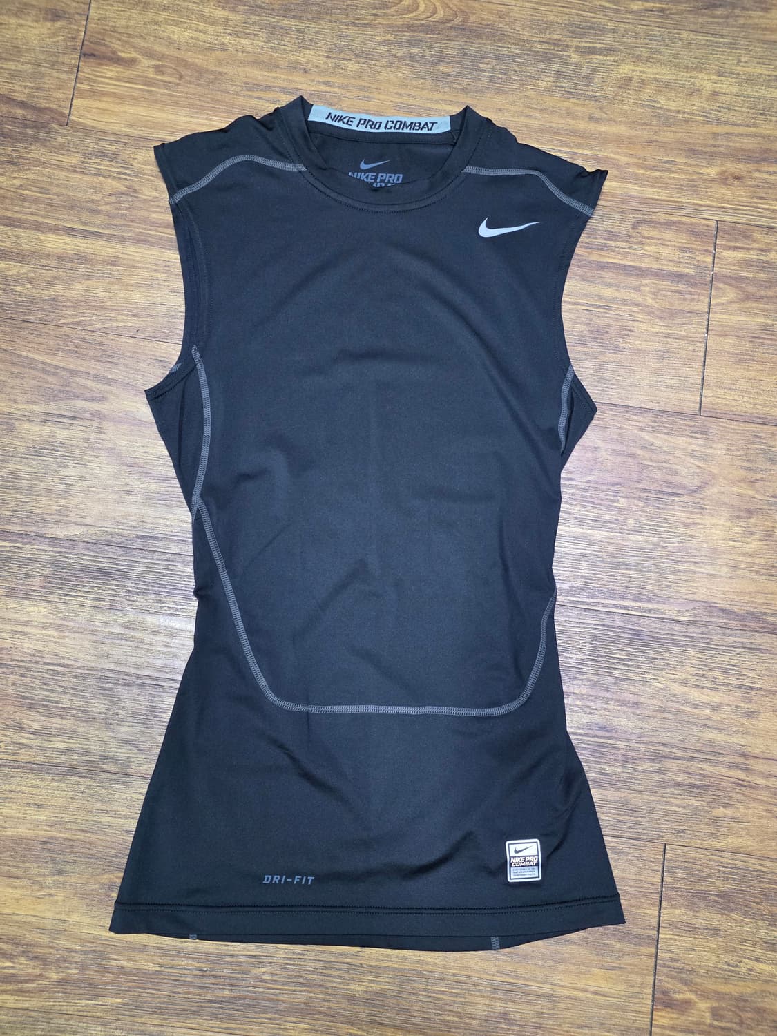 나이키 프로컴뱃 컴프레션 나시탑 상품이미지1