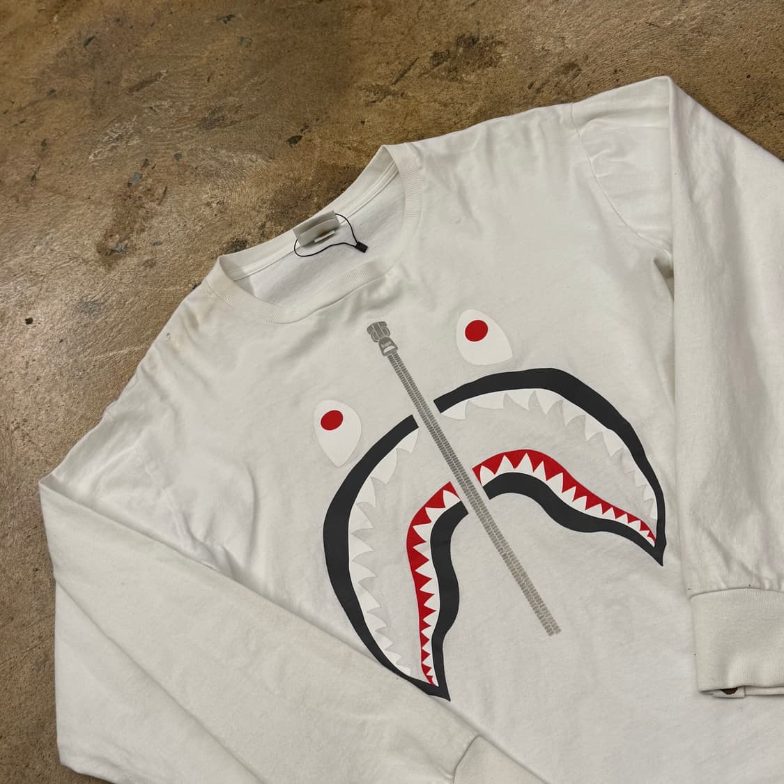 베이프 화이트 빅로고 샤크 롱슬리브 긴팔 티셔츠 상품이미지1