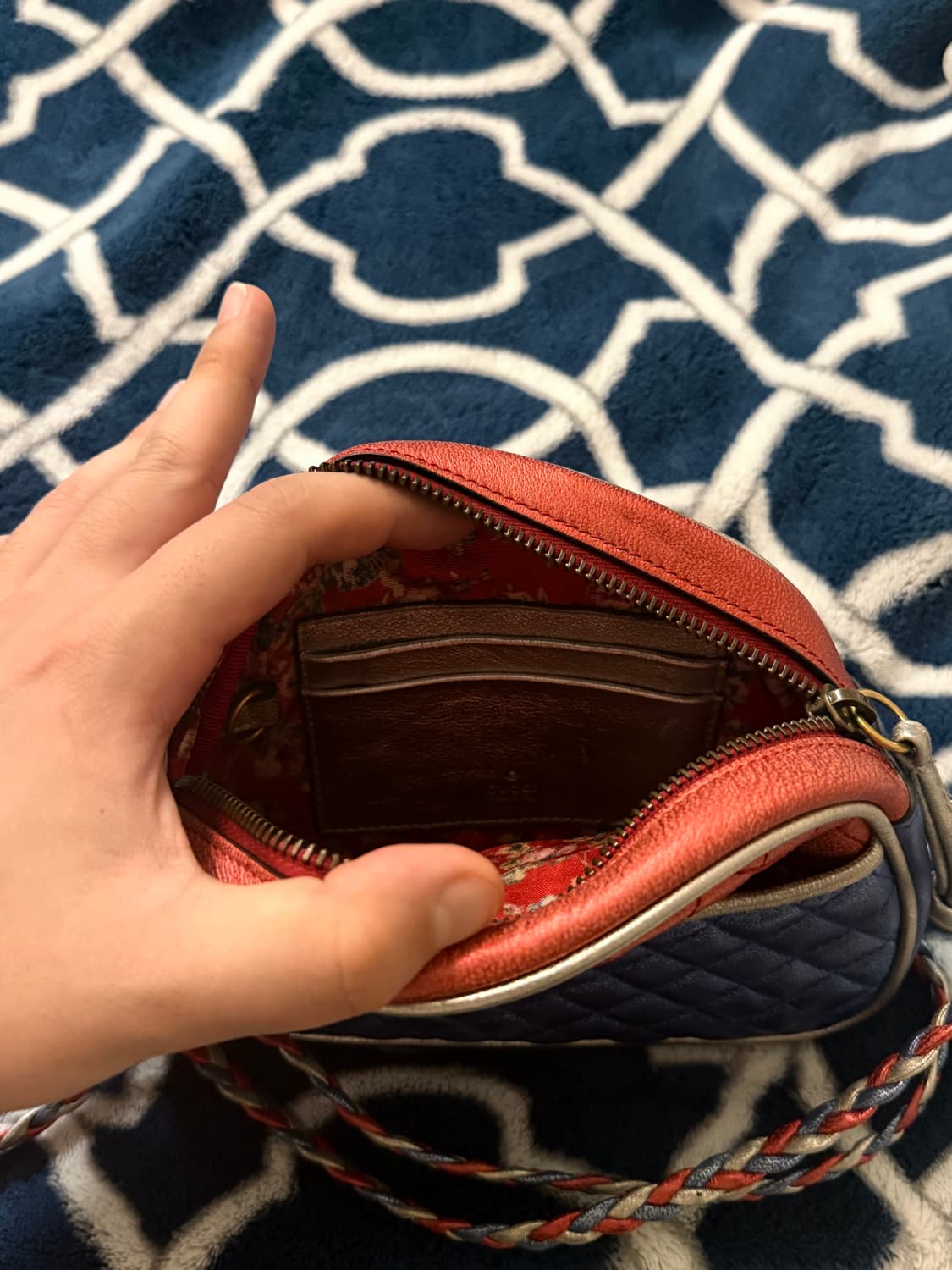 구찌 퀼팅 라미네이트 가죽 숄더백 미니 상품이미지6