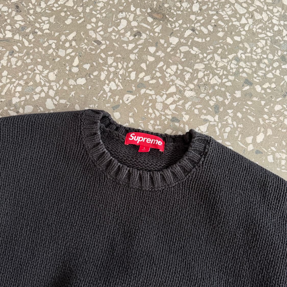 슈프림 토널 아플리케 스웨터 - 25ss 상품이미지3