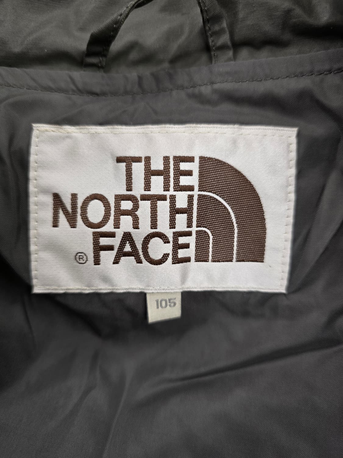 노스페이스 화이트라벨 코팅 버튼 봄버자켓.
싸이즈 100~105 상품이미지3