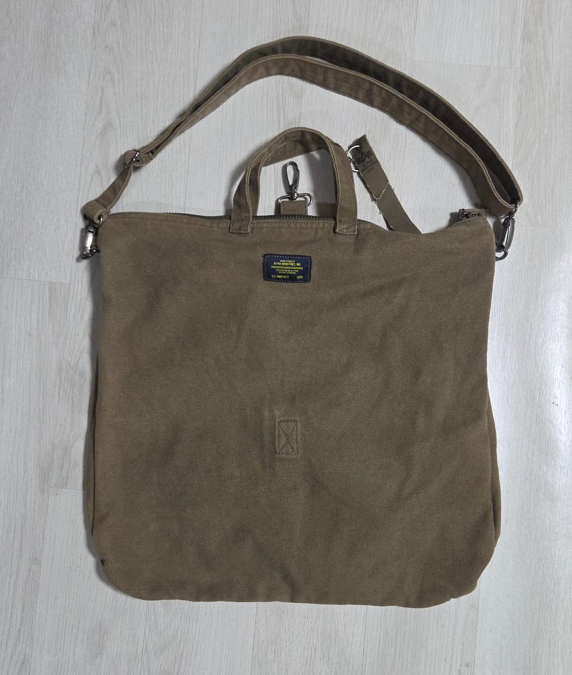 (착샷) 알파인더스트리 헬멧백 워크웨어 숄더백 상품이미지4