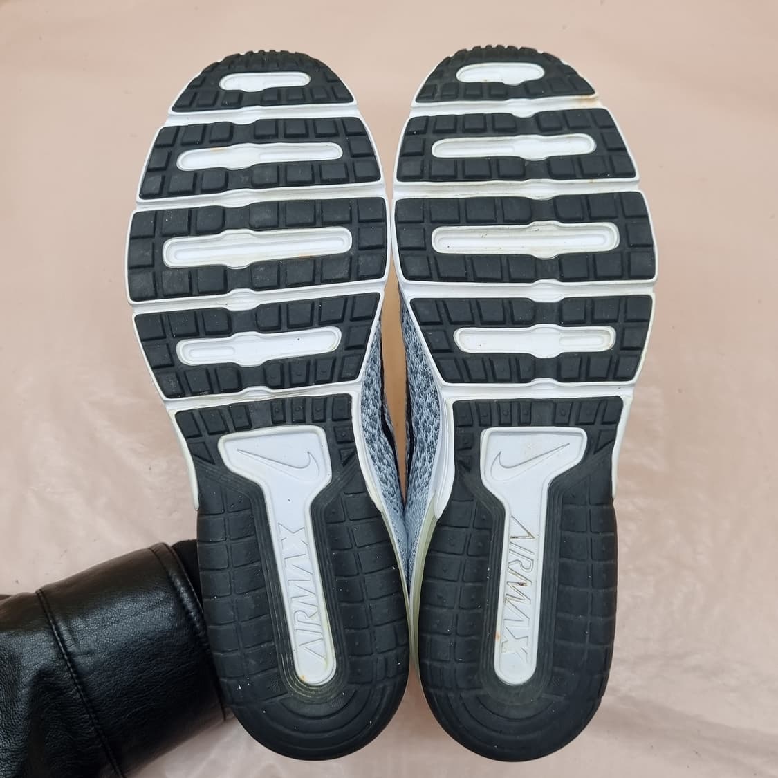 나이키 에어맥스 시퀀트2 여성운동화240  상품이미지3