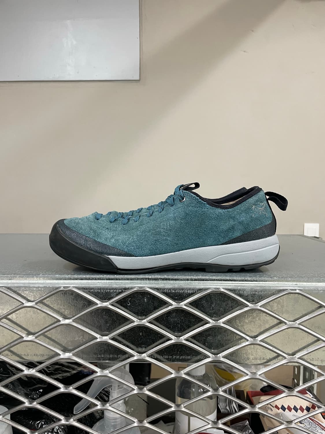 아크테릭스 sl 스웨이드 스니커즈 260 상품이미지1