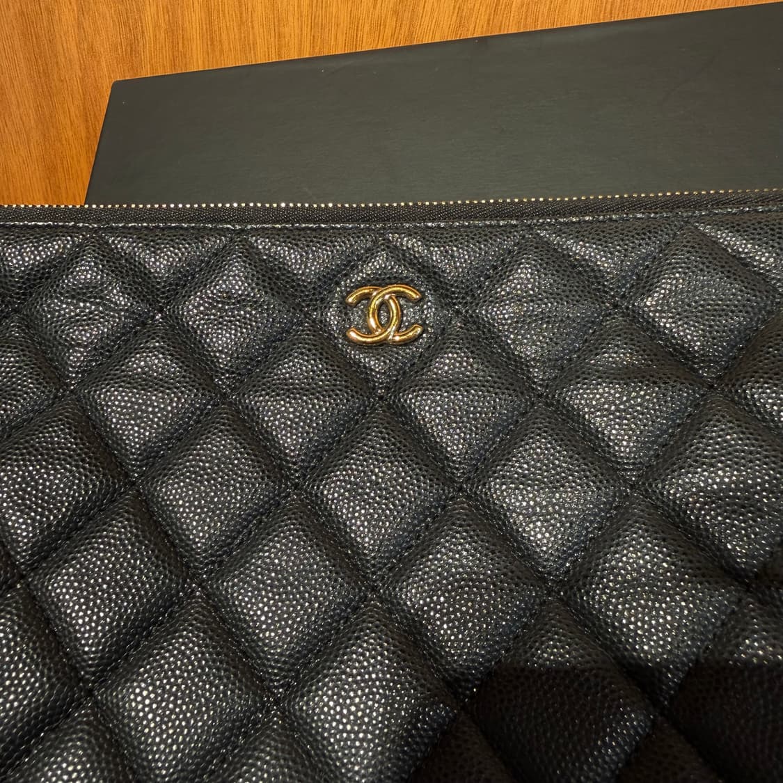 샤넬 캐비어 클러치 미디움 상품이미지3