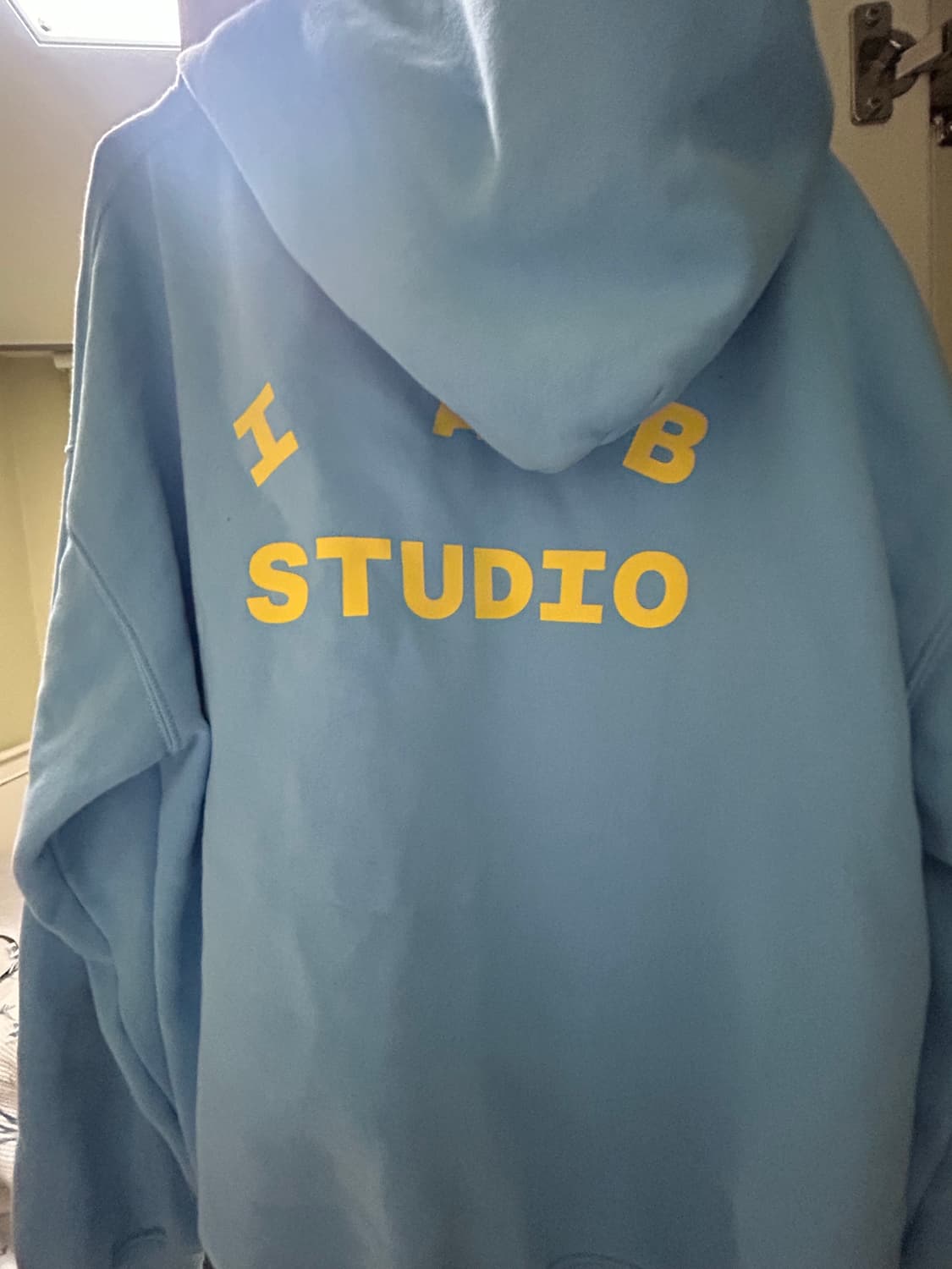 아이앱 스튜디오 IAB Studio 후드 스카이블루 레몬 하늘색 상품이미지4