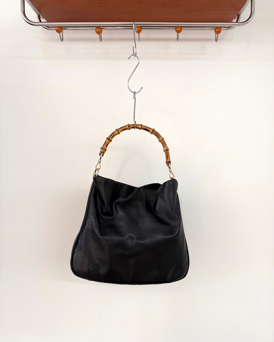 구찌 GG 블랙 레더 밤부 핸드백 상품이미지4