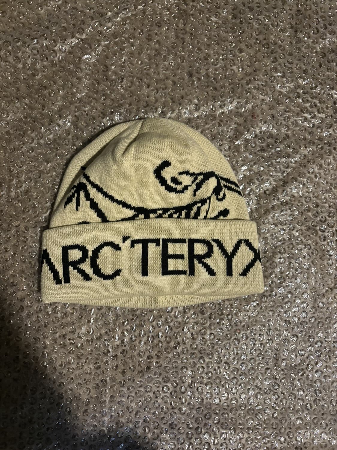 아크테릭스 로고 니트 비니 크림 상품이미지1