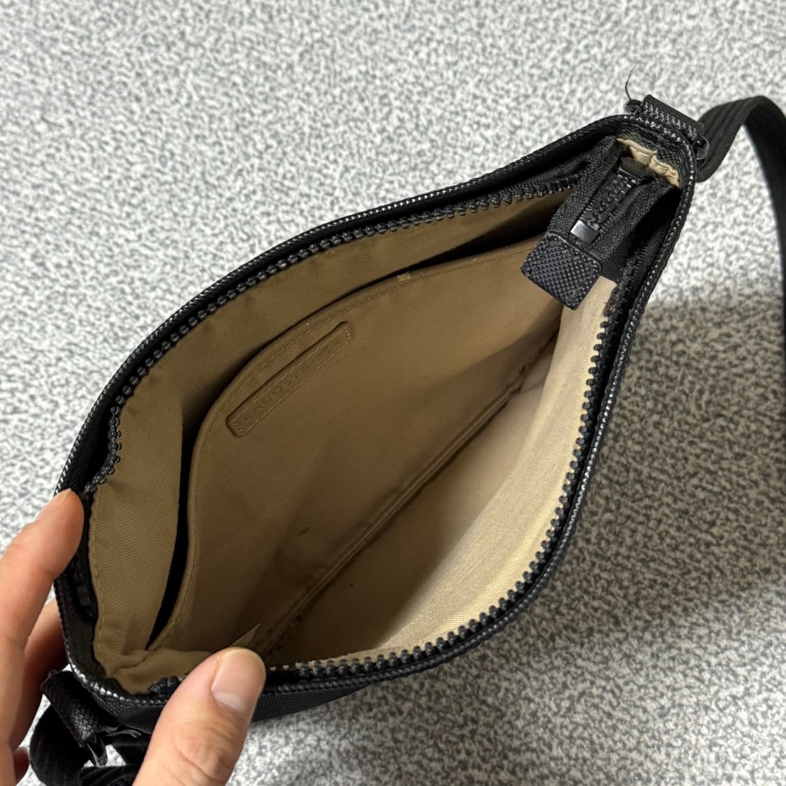 라코스테 크로스백 상품이미지7