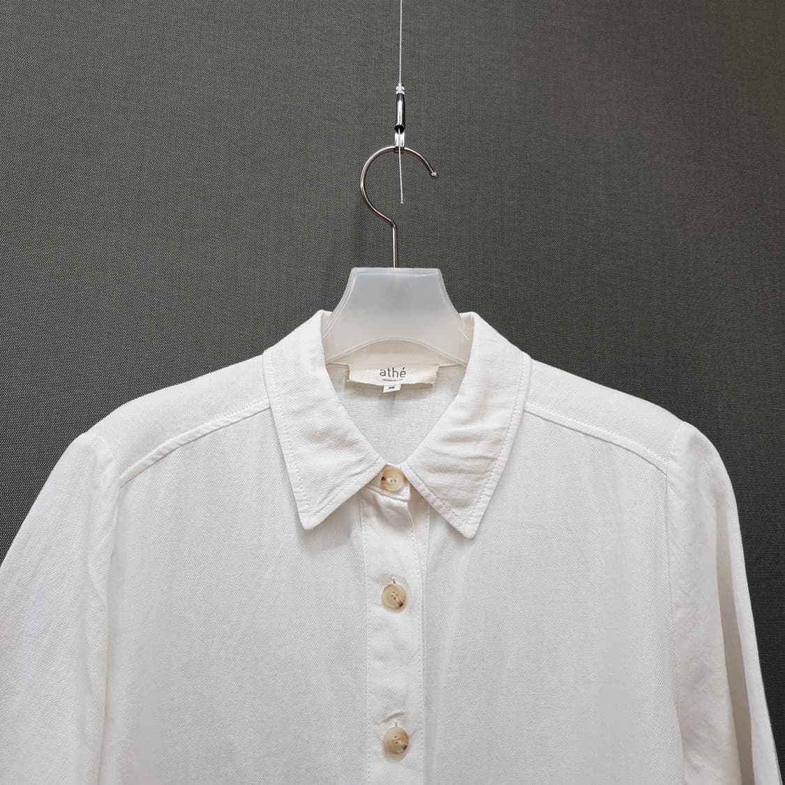 아떼(Athe) 2024 린넨 혼방 포켓 배색 반팔 블라우스 38사이즈 상품이미지3