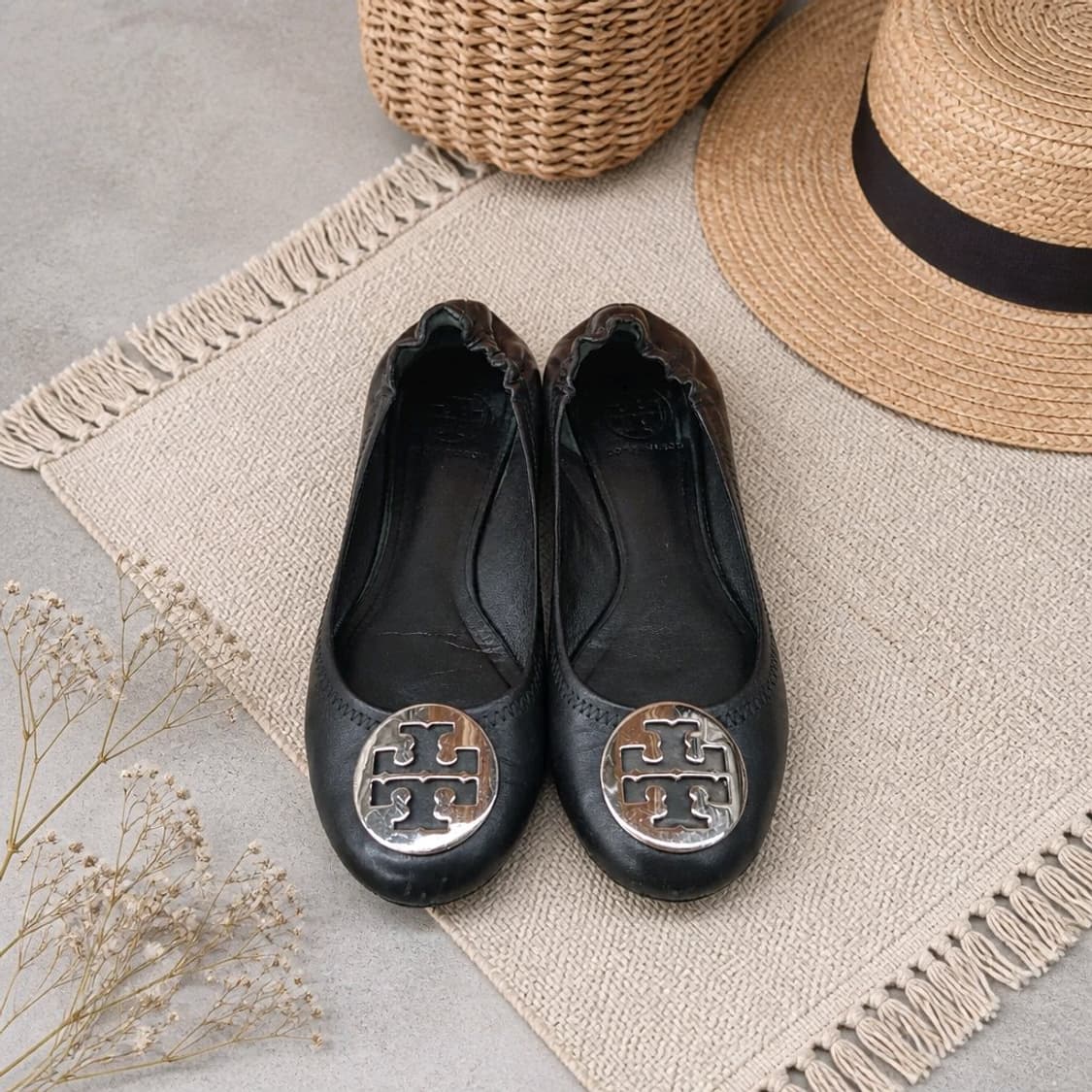 Tory Burch 토리버치 레더 로고 플랫슈즈 245사이즈 상품이미지1