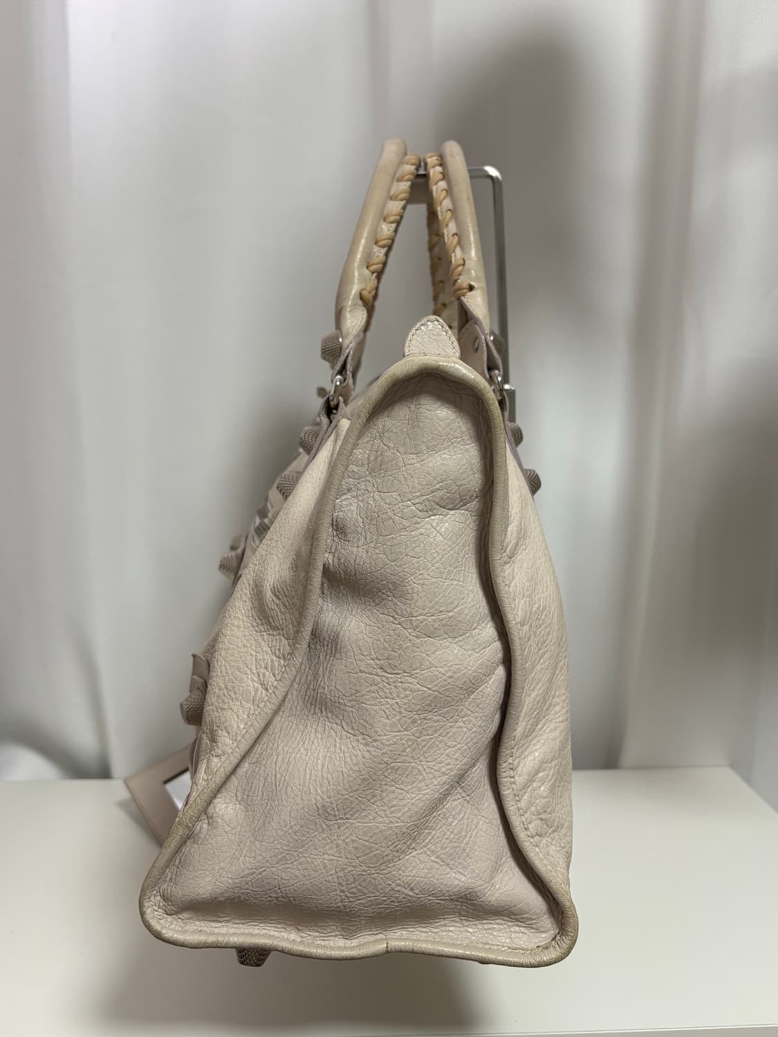 발렌시아가 자이언트 워크 모터백 상품이미지4