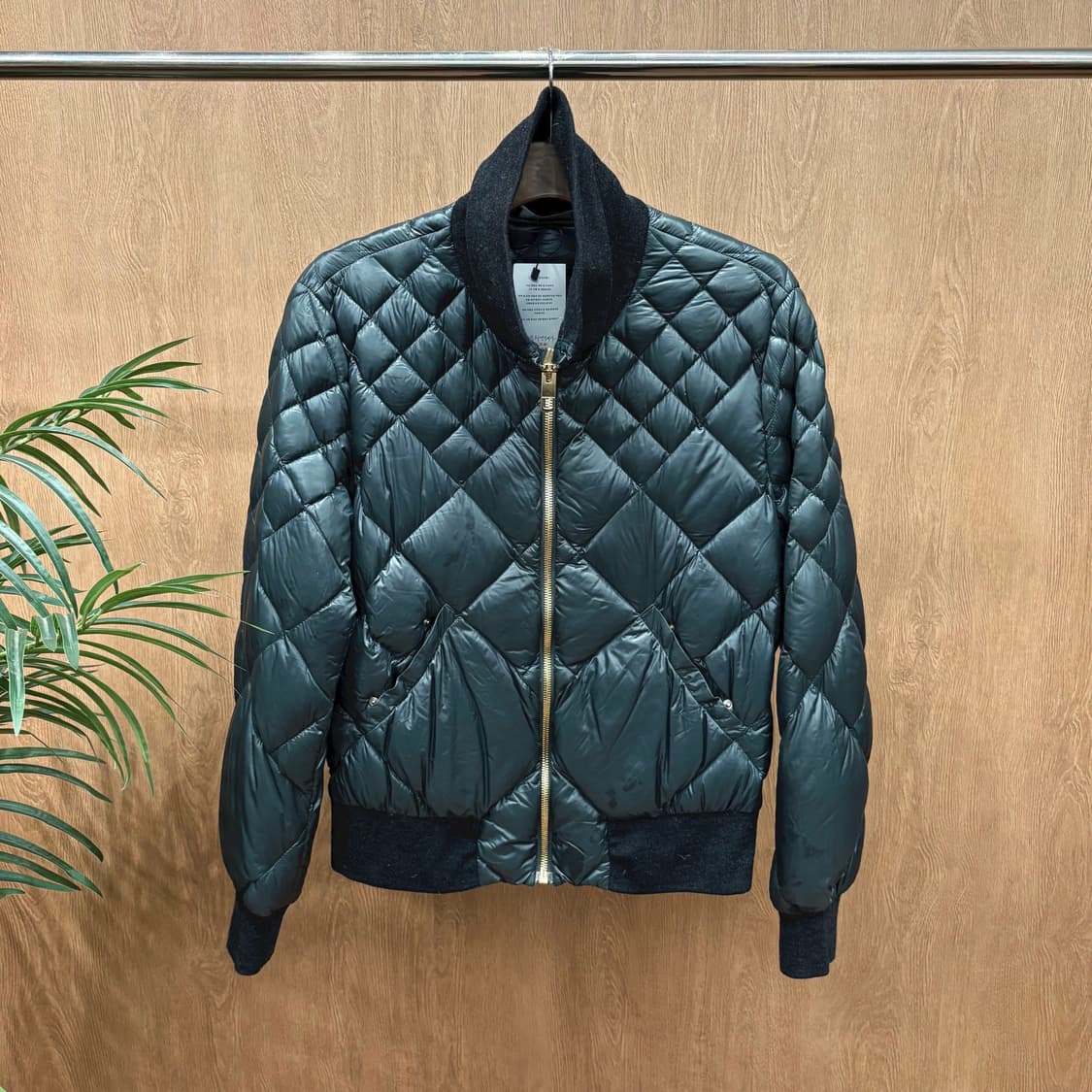 돌체앤가바나 다운 블루종 점퍼 다이아 퀄팅 패턴 골드 지퍼 디테일 딥그린 상품이미지1