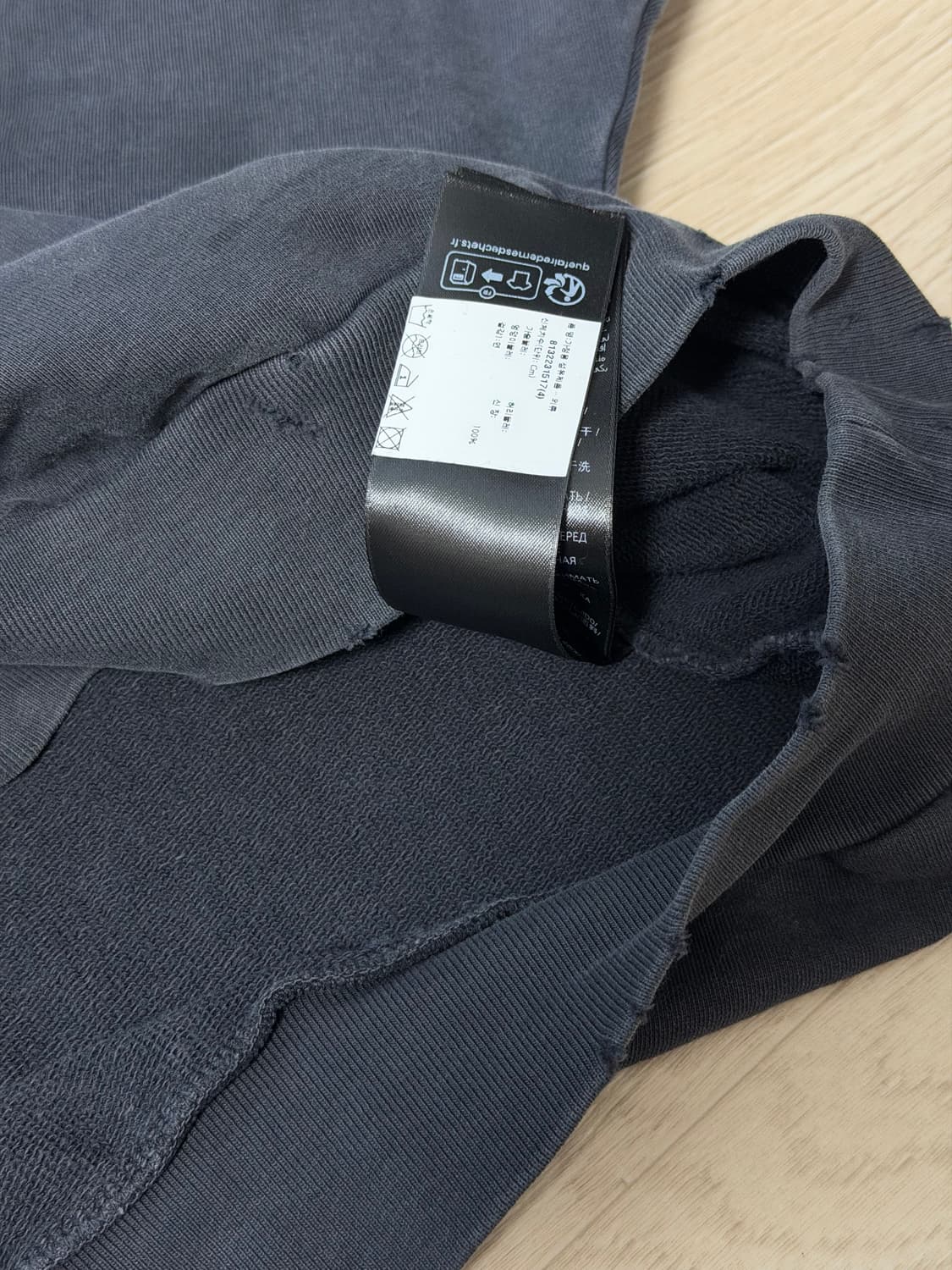 발렌시아가 피어싱 맨투맨 스웻셔츠 상품이미지6