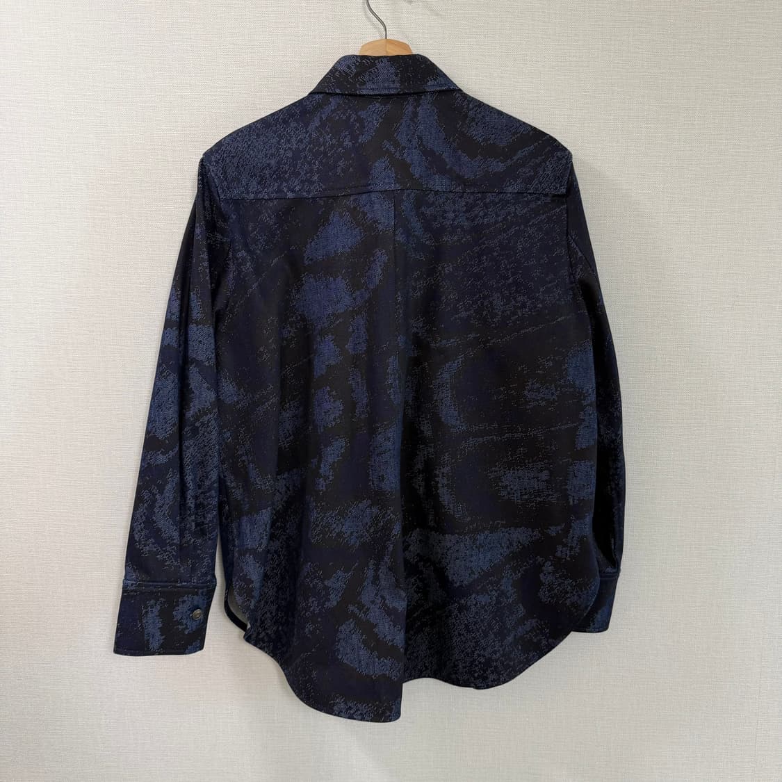 [38] COS 코스 레귤러 프린티드 데님 셔츠 상품이미지6