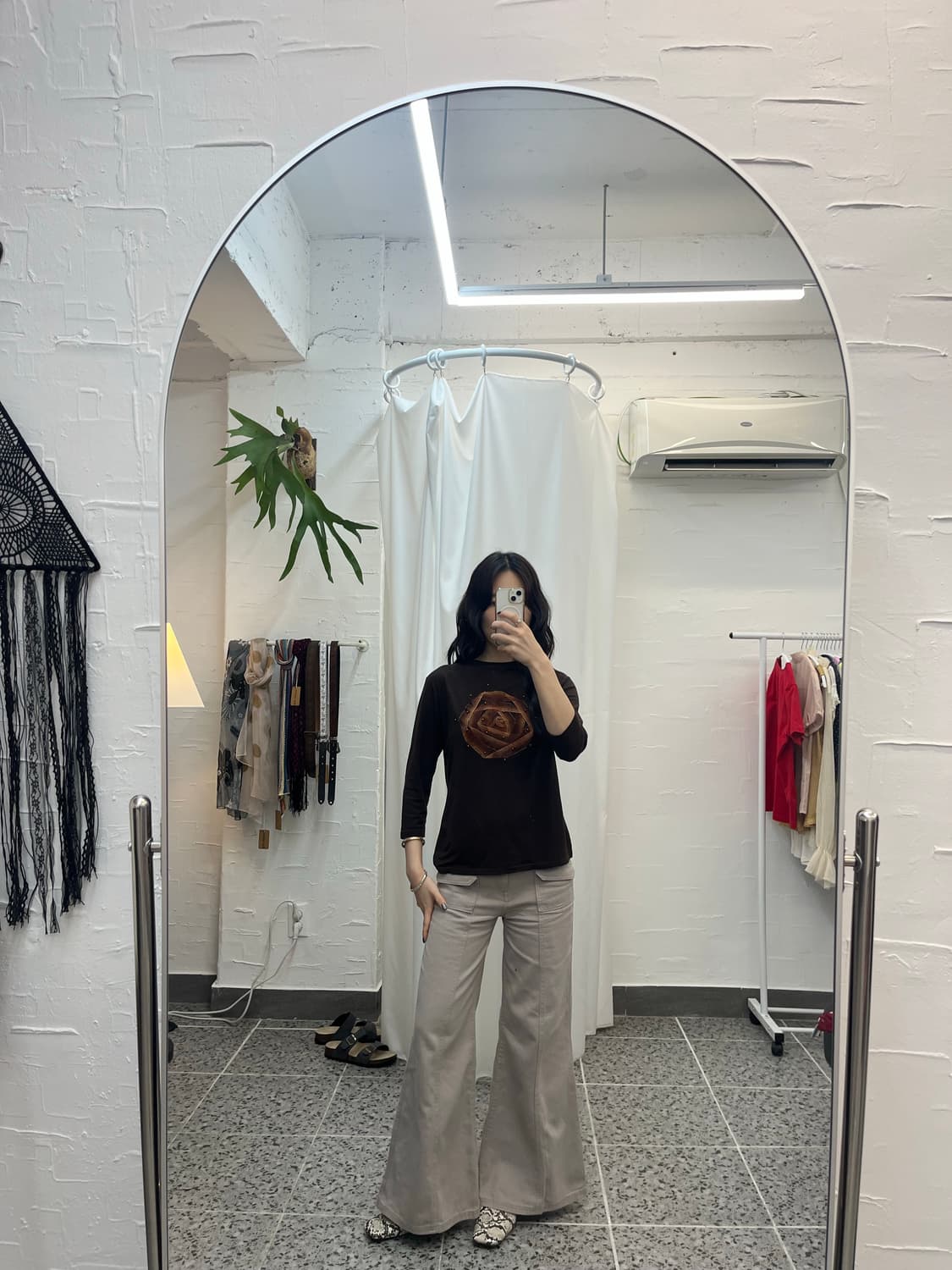 로즈 비즈 디테일 티셔츠 상품이미지3