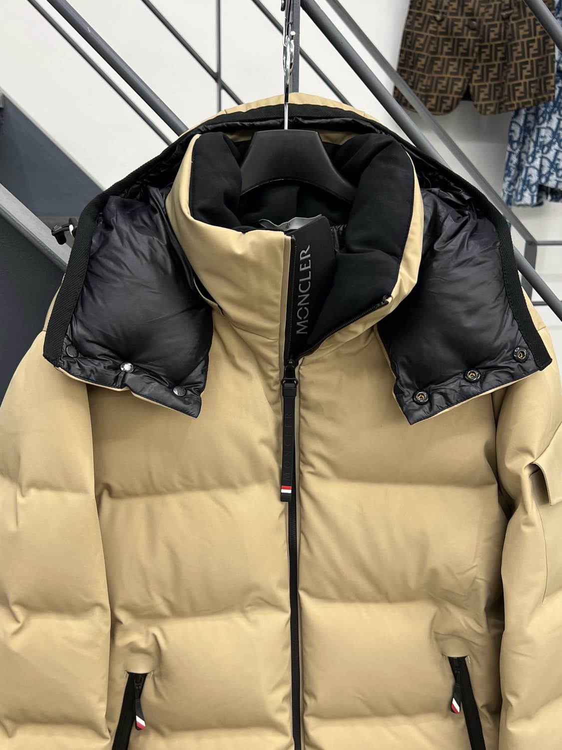 몽클레어 22FW 그래노블 몽제테크 베이지 패딩 자켓 상품이미지3