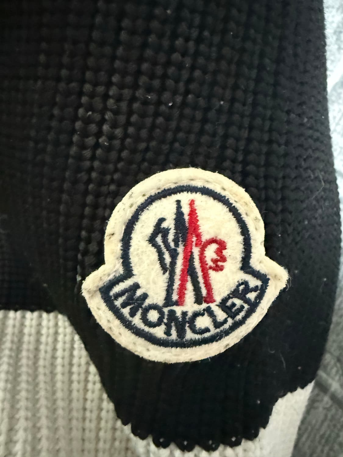 몽클레어 니트 패딩 4사이즈 사용감있음 싸게판매 상품이미지3