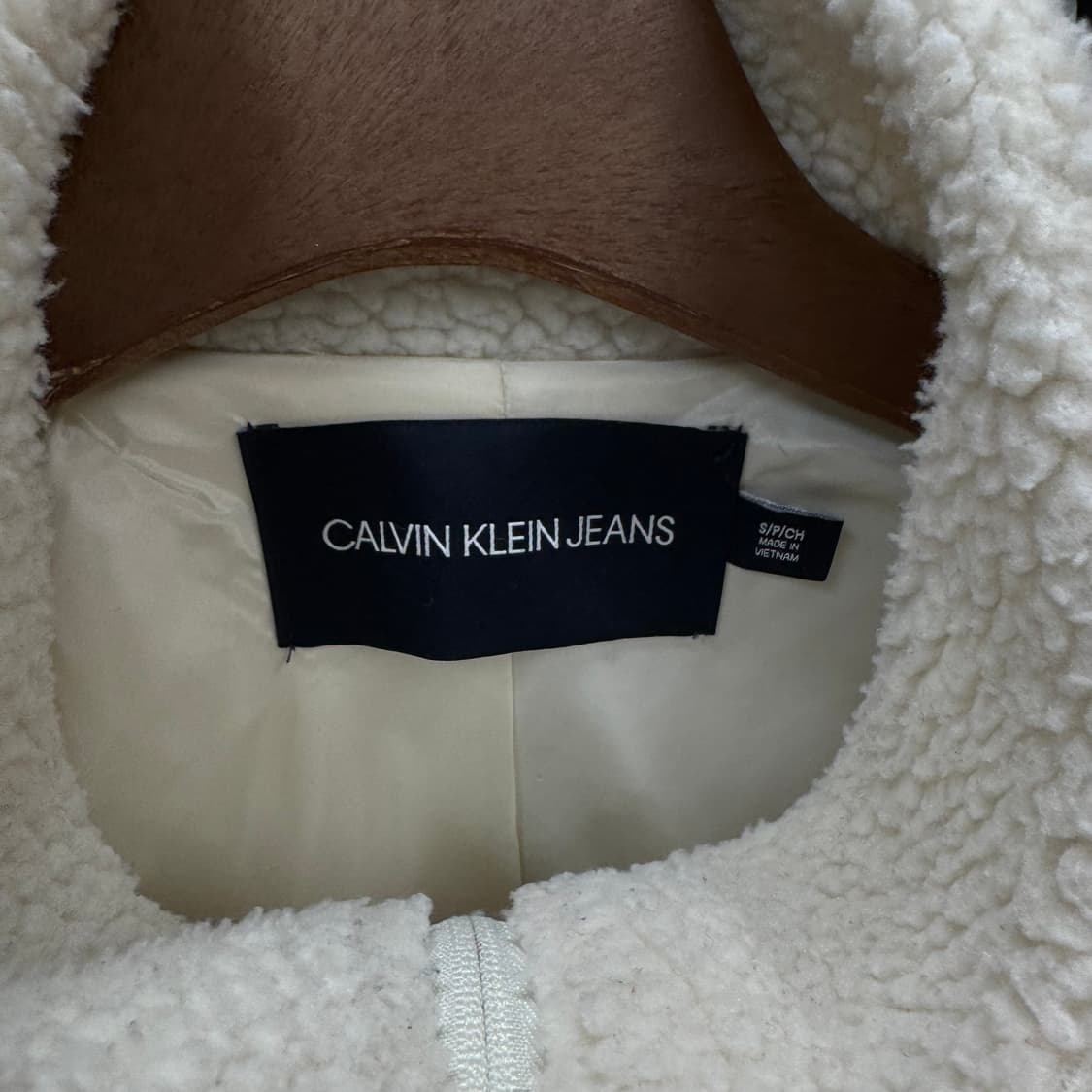 캘빈클라인 진스 뽀글이 플리스 자켓 전면 CK 로고 포인트 아이보리 상품이미지6
