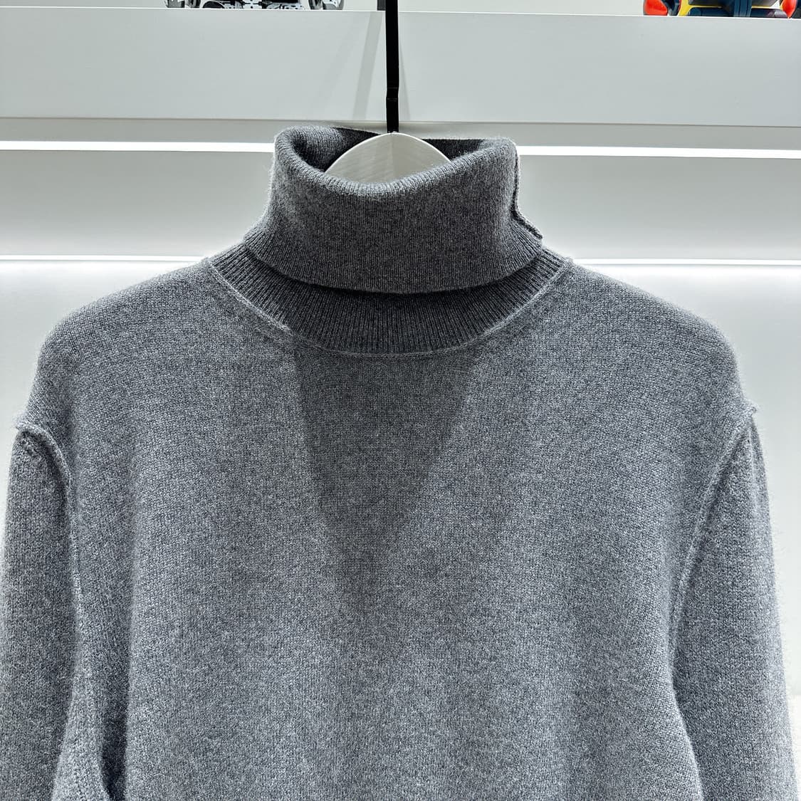 메종 마르지엘라 여성 그레이 캐시미어 터틀넥니트 85% 상품이미지2